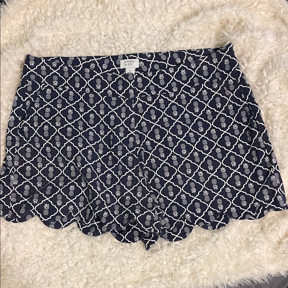 Crown & ivy Navy and White Pineapple-Print Scallop-Hem Shorts size 12